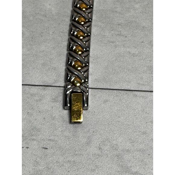 Pulsar Women V811-X043 White Dial Two-Tone Band 17mm Oval Quartz Watch - Picture 3 of 7